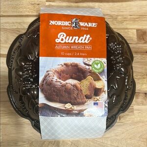 Nordic Ware Bundt Autumn Wreath Pan - Dark Brown